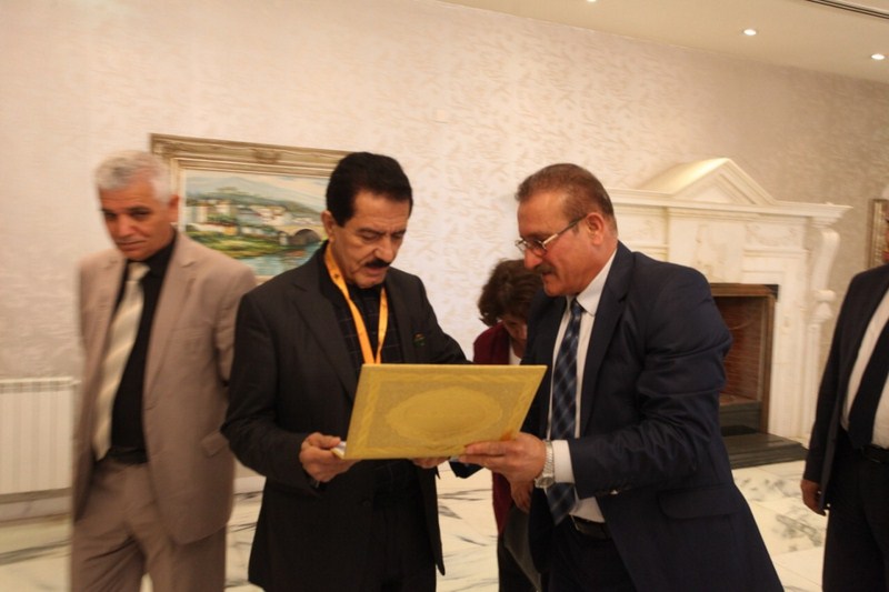منح كوسرت رسول قلادة تقدير وجائزة اتحاد مهندسي كوردستان